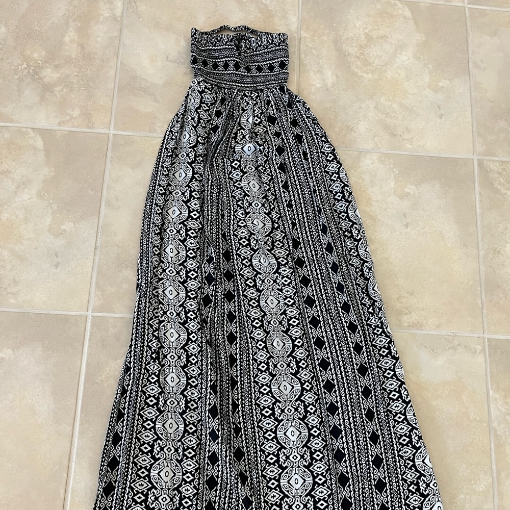 Forever 21 black and white strapless maxi dress